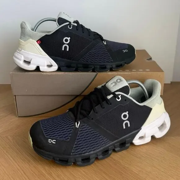 On Cloud Cloudflyer Black/Mint Green Women Running Sneakers- SZ 9 - Picture 3 of 13